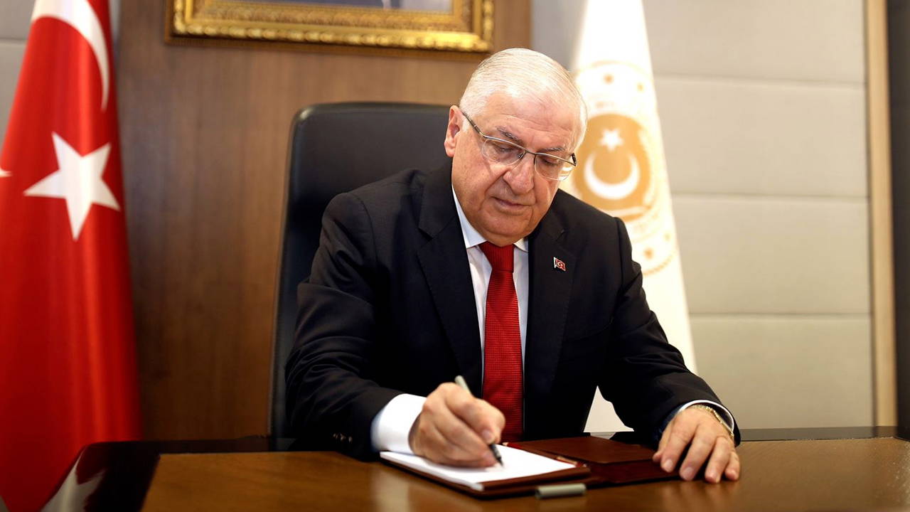 bakan gulerden 29 ekim cumhuriyet bayrami mesaji turk milletinin yeniden dogusunun sembolu vF3NacVc.jpg