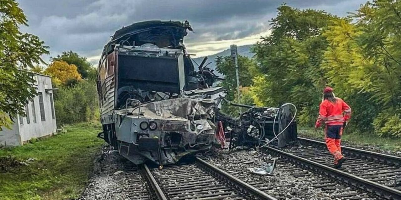 hizli trenler carpisti cok sayida yarali var sHEqJOMb.jpg