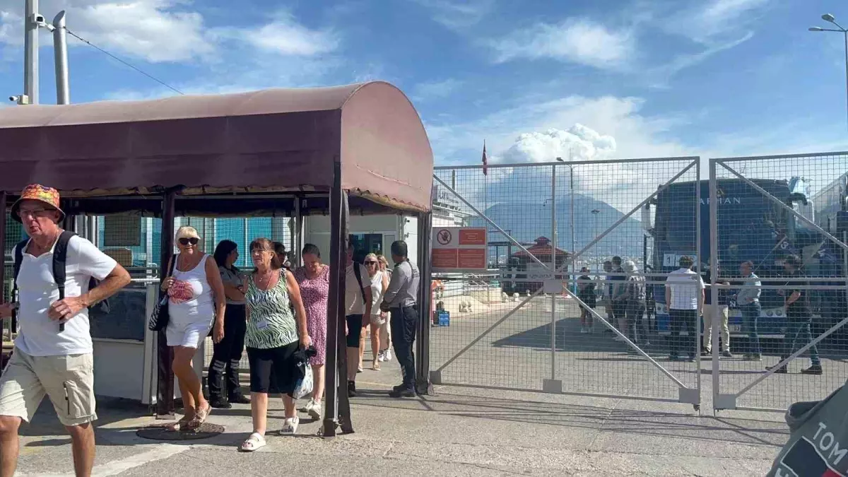 marella discovery 2 luks kruvaziyer gemisi alanyaya ulasti cH1lklk8.jpg