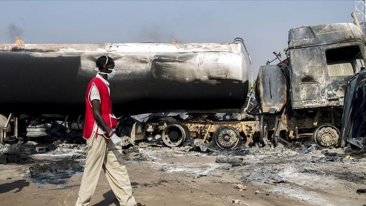 nijeryada feci kaza akaryakit tankeri patladi 30 olu onlarca yarali tt6nLYz3.jpg