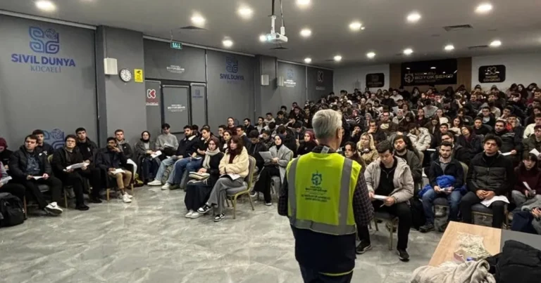 kocaelide-teknofest-ogrencilerine-ilk-yardim-egitimi-H3tkRn6A.webp