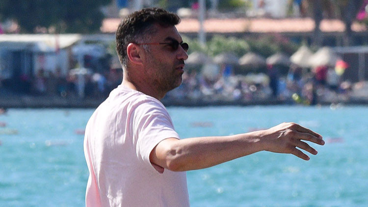 Burak yilmaz tek basina yemekte cHCgkIan